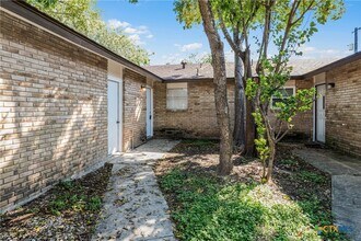 1524 Eichen Rd in New Braunfels, TX - Building Photo - Building Photo