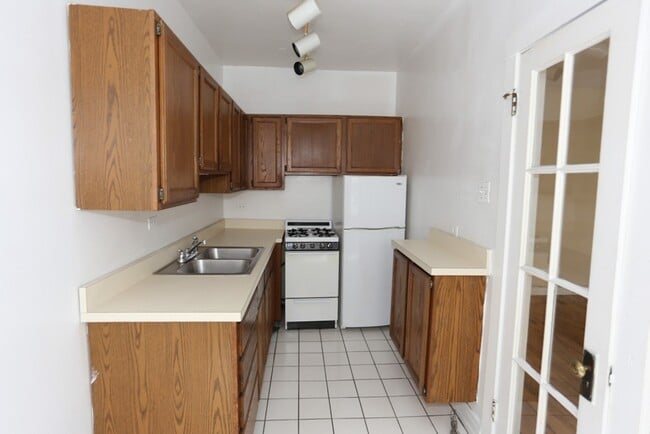 516 W Melrose, Unit 613 in Chicago, IL - Building Photo - Building Photo