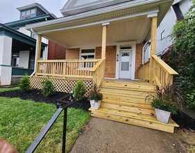 808 Bay Ridge Ave in Pittsburgh, PA - Foto de edificio - Building Photo