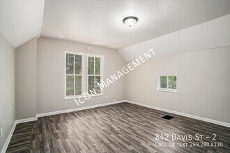 842 Davis St in Kalamazoo, MI - Building Photo - Building Photo