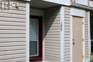 49 Trott Blvd in Collingwood, ON - Building Photo