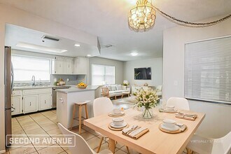 7231 Box Elder Dr in Port Richey, FL - Foto de edificio - Building Photo