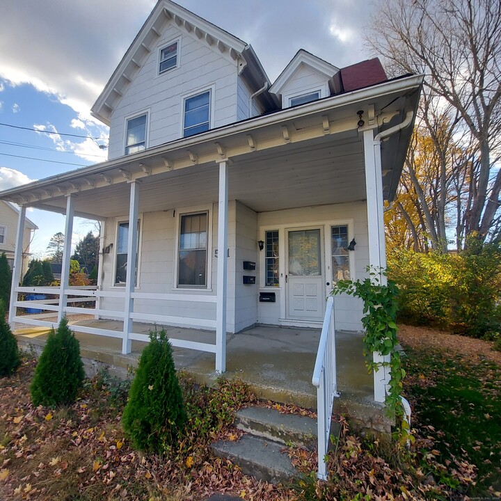 511 New London Turnpike in Norwich, CT - Building Photo