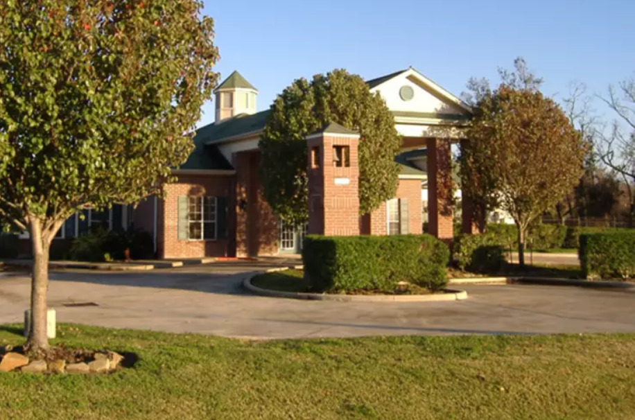 Churchill Place in La Porte, TX - Building Photo