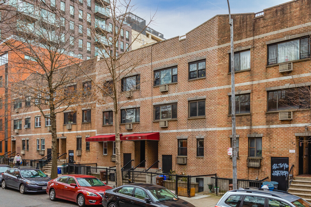 190 8th St in Brooklyn, NY - Building Photo