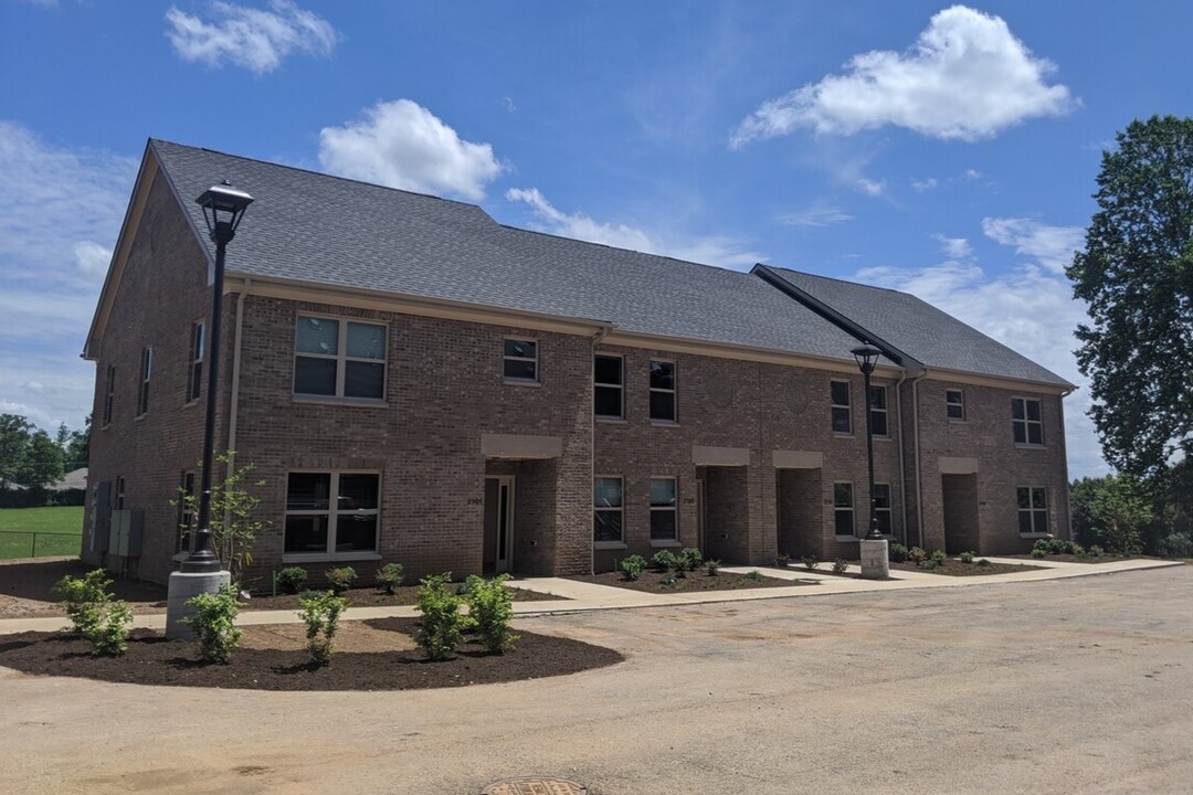 Victory Point Apartments & Townhomes in Lexington, KY - Building Photo