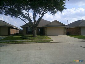 112 Gemini Ct in Victoria, TX - Building Photo