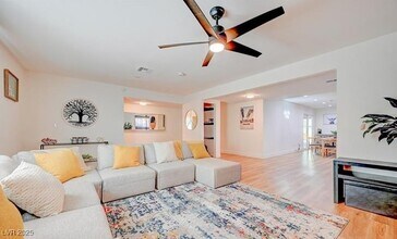 1821 E Oakey Blvd in Las Vegas, NV - Building Photo - Building Photo