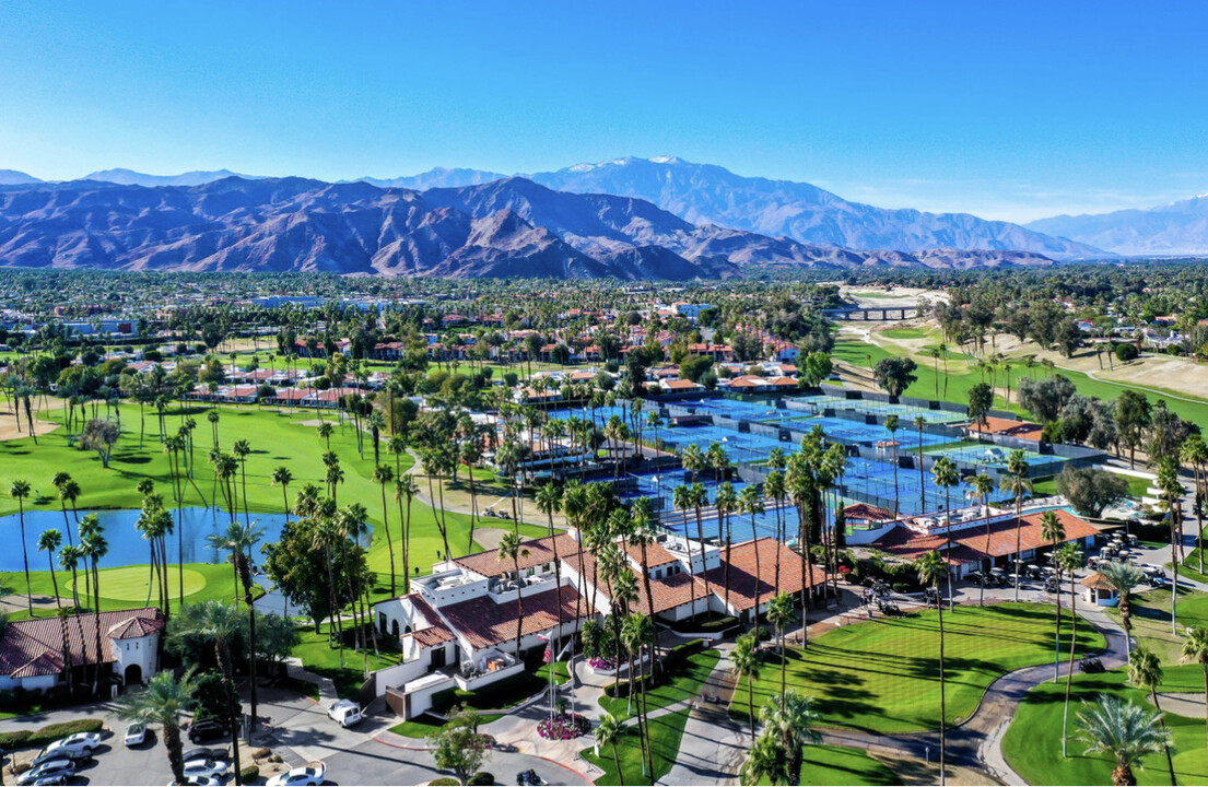 142 Avenida Las Palmas in Rancho Mirage, CA - Building Photo