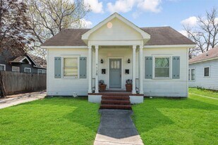 128 E 23rd St in Houston, TX - Building Photo