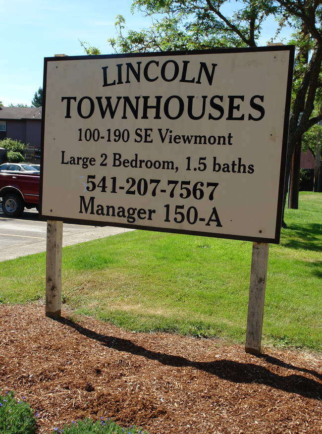 Lincoln Townhouses in Corvallis, OR - Foto de edificio - Building Photo