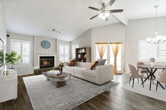 1050 E Fallbrook Ave in Fresno, CA - Building Photo - Building Photo