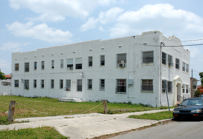 Munroe in Miami, FL - Foto de edificio - Building Photo