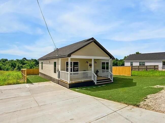425 N Holland St in Bellville, TX - Building Photo - Building Photo