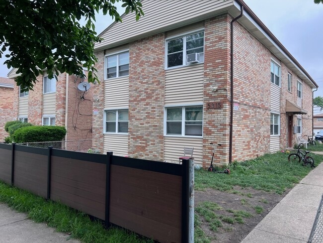 property at 5315 S 73rd Ct