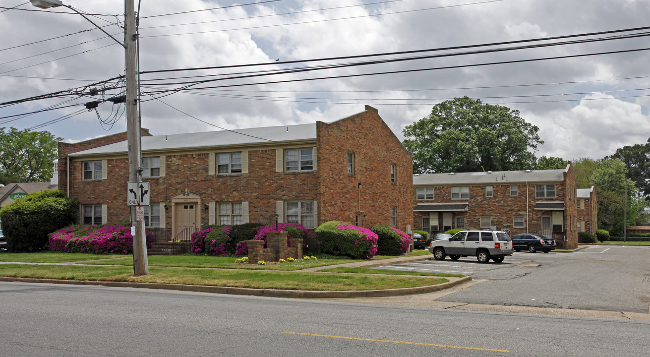 Bayview Manor in Norfolk, VA - Building Photo