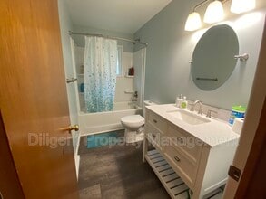 1556 Redwood Dr in Peterborough, ON - Building Photo - Building Photo