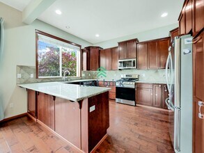 13807 17th Ave W in Lynnwood, WA - Foto de edificio - Building Photo