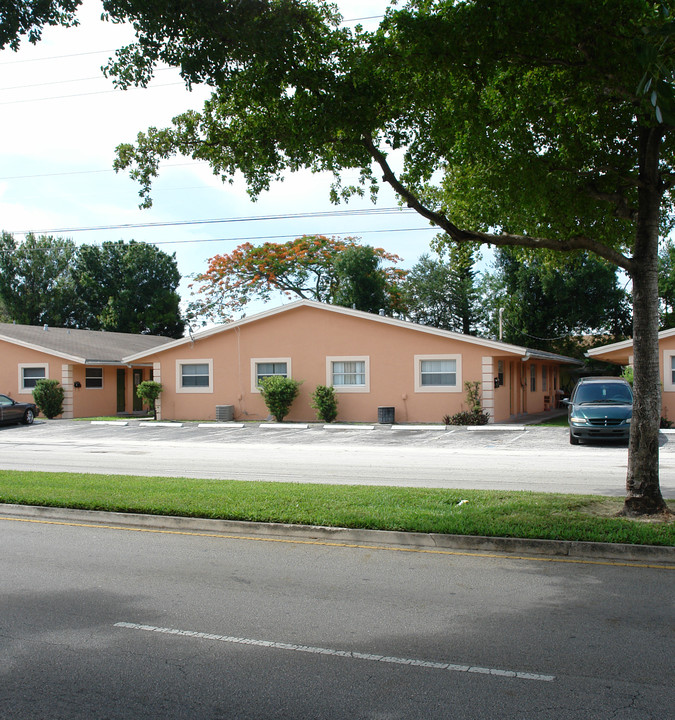 5962 NW 19th St in Fort Lauderdale, FL - Building Photo