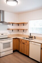 1003 Cypress Ave in Sanford, FL - Foto de edificio - Building Photo