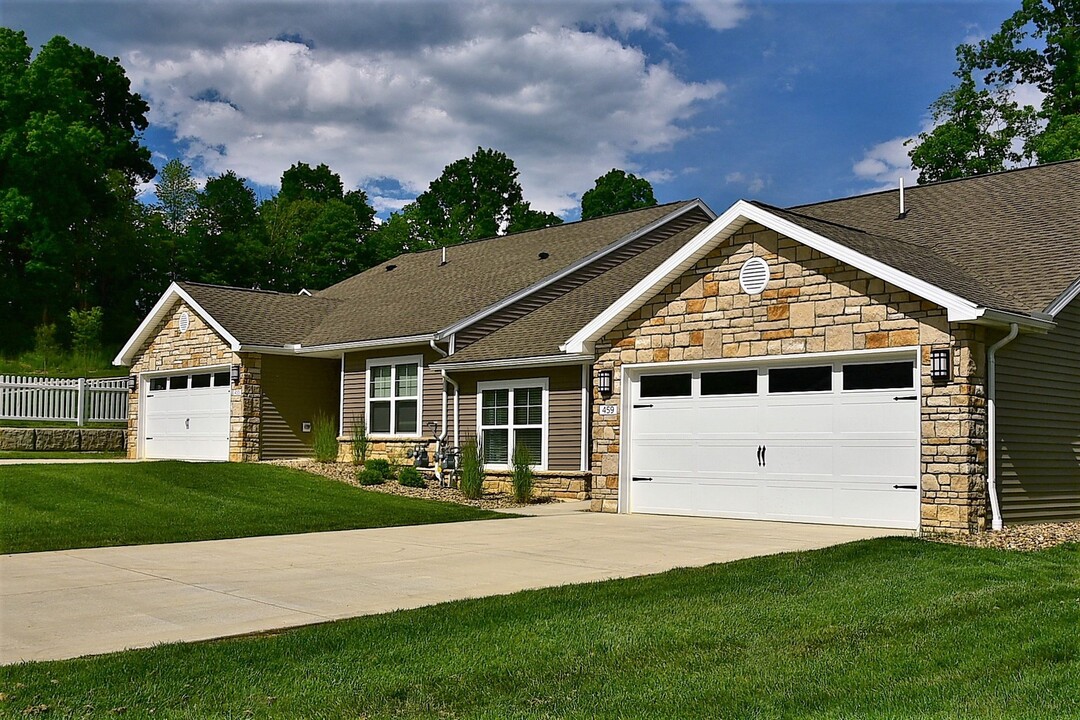 Redwood Cuyahoga Falls West Bath Road in Cuyahoga Falls, OH - Building Photo