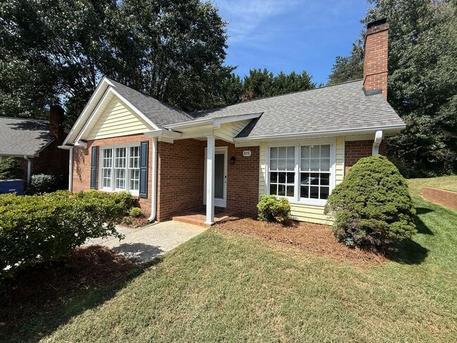 815 Meadowstone Dr in Winston-Salem, NC - Building Photo - Building Photo