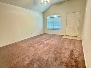 608 Olaf Dr in Temple, TX - Foto de edificio - Building Photo