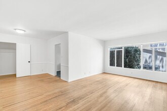 357 S Elm Dr in Beverly Hills, CA - Foto de edificio - Building Photo