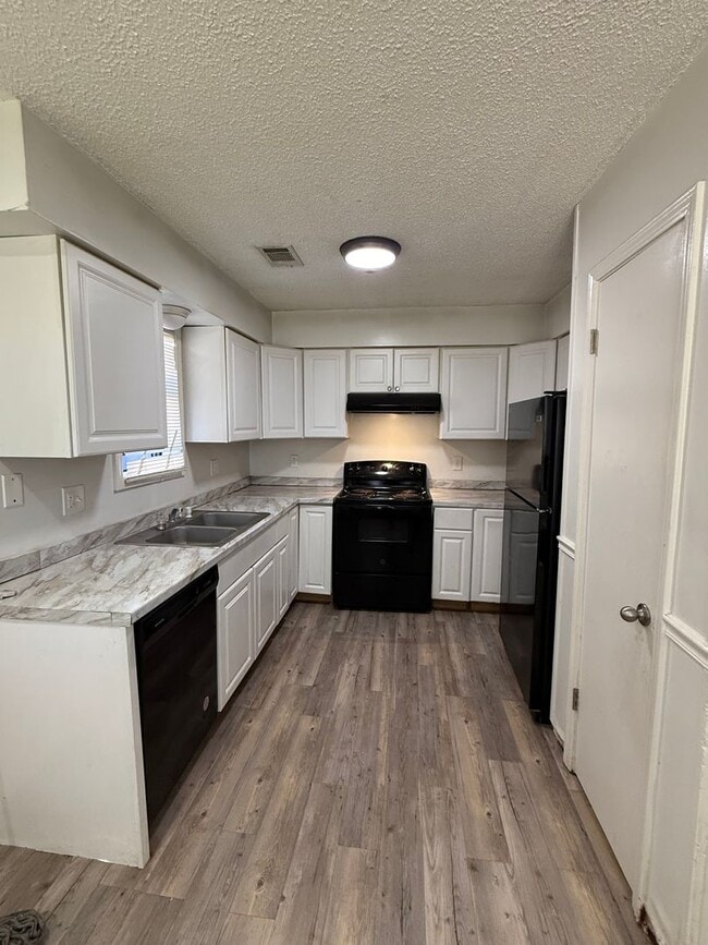 property at 1618 W Matthews Ave