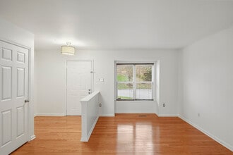 1 Lanhill Ct in Arbutus, MD - Foto de edificio - Building Photo