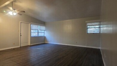 1967 S Riverview Cir in Albany, GA - Building Photo - Building Photo