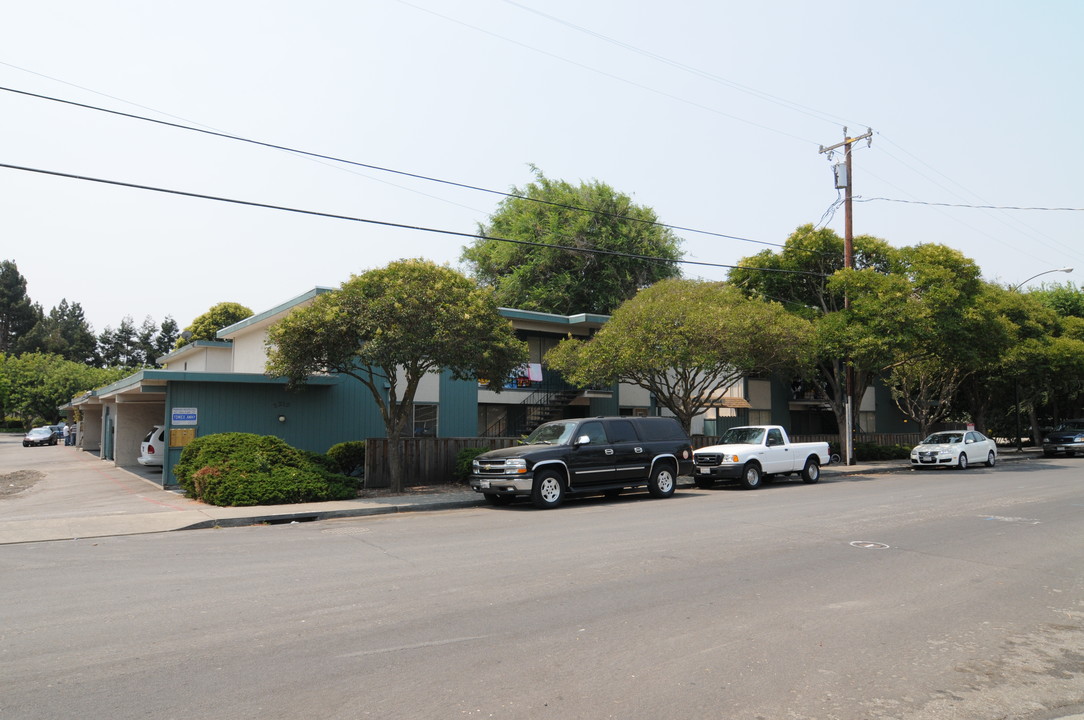 Rock Villa Apartments in Mountain View, CA - Building Photo