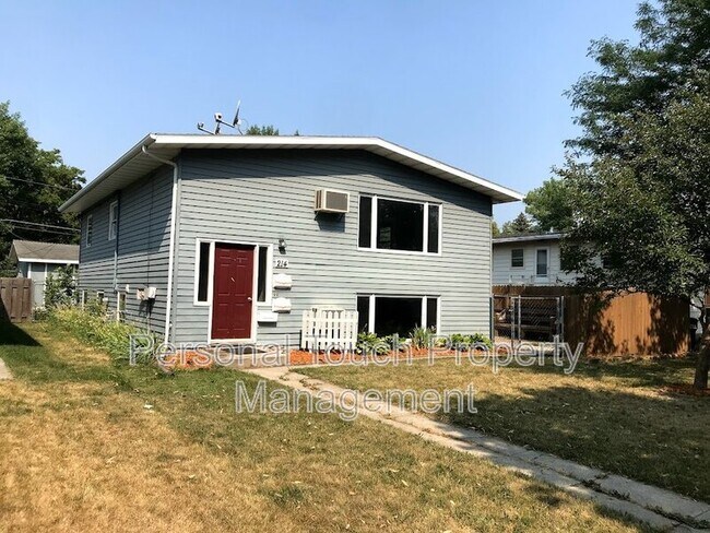 214 Morrison St in West Fargo, ND - Building Photo - Building Photo