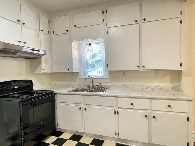 406 N Brunswick Ave in South Hill, VA - Building Photo - Building Photo