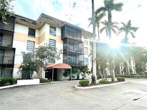 5530 NW 44th St, Unit 310C in Lauderhill, FL - Foto de edificio - Building Photo