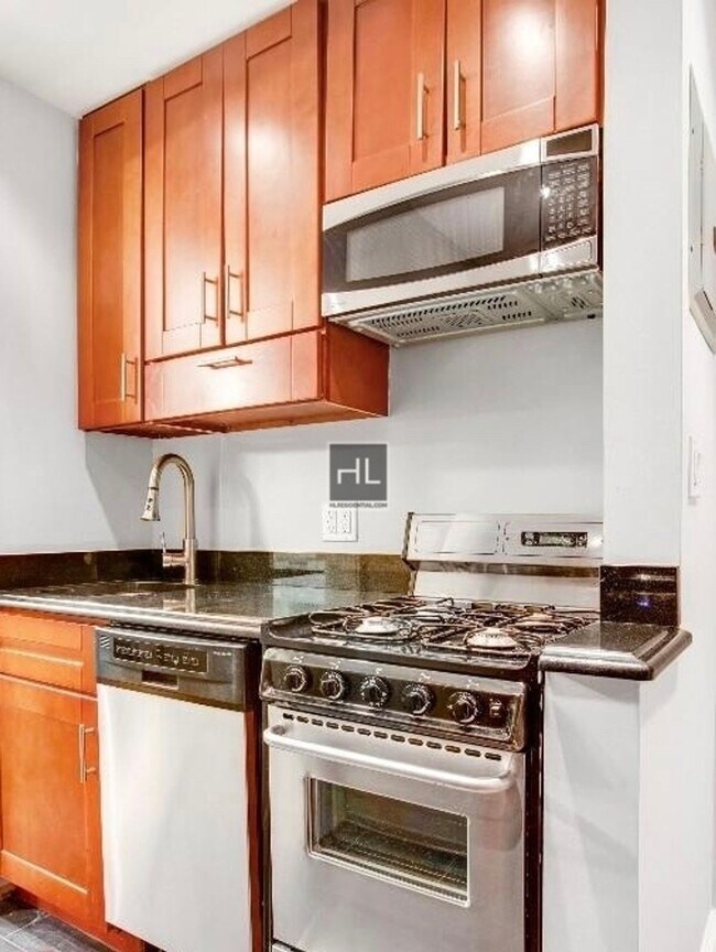 W 53RD ST., Unit 1C in New York, NY - Building Photo - Building Photo