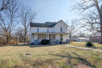 389 3rd St in Guthrie, KY - Building Photo - Building Photo