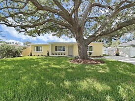 4610 W Bay Villa Ave in Tampa, FL - Building Photo