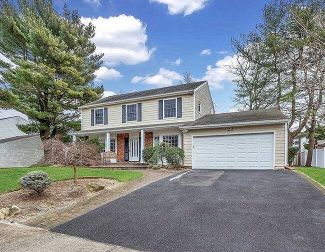 22 Joyce Ln Rentals in Woodbury, NY