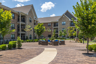 The Pointe at Bentonville in Bentonville, AR - Foto de edificio - Building Photo