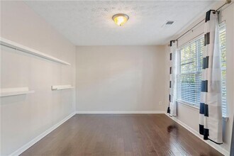 9122 S Sterling Lakes Dr in Covington, GA - Building Photo - Building Photo