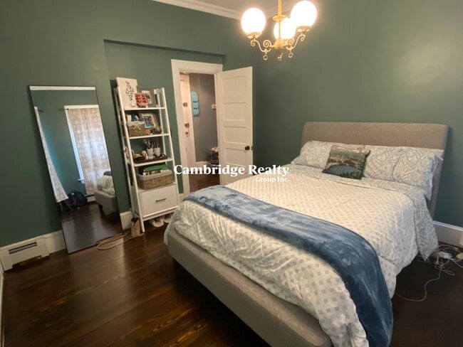 10 Trowbridge St, Unit 2