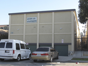 Locust Ave Apartments in Long Beach, CA - Building Photo - Building Photo