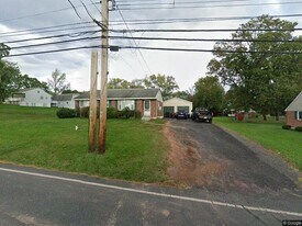 118 S Pleasantview Rd in Pottstown, PA - Building Photo