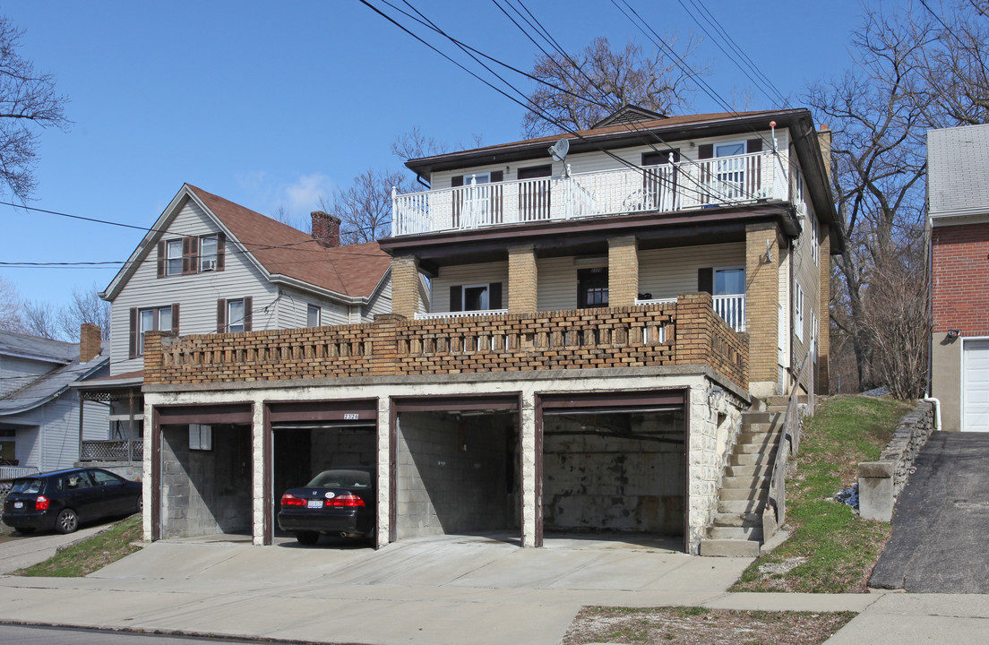 2326 Highland Ave in Cincinnati, OH - Foto de edificio