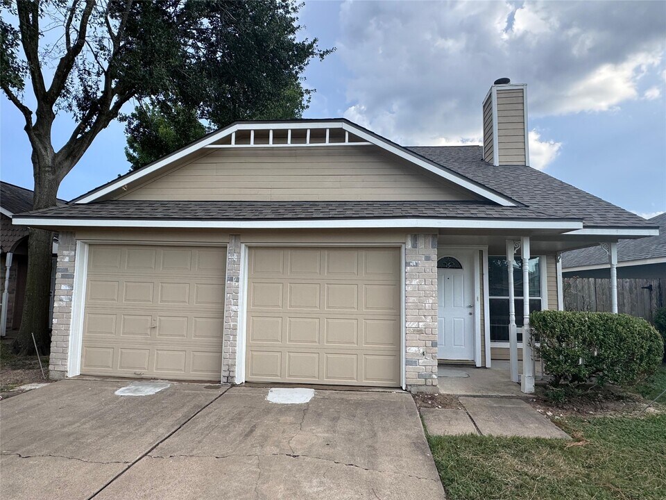 17611 Northhagen Dr in Houston, TX - Building Photo