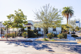 1952 W 39th St in Los Angeles, CA - Building Photo - Primary Photo