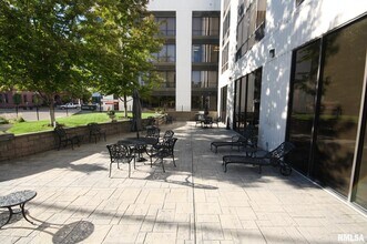 125 SW Jefferson Ave in Peoria, IL - Building Photo - Building Photo