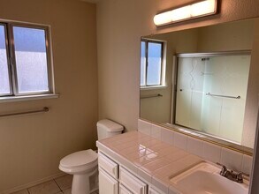 801 Foxfire Dr in Manteca, CA - Building Photo - Building Photo