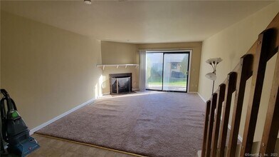 21 Deer Run in Bethel, CT - Building Photo - Building Photo